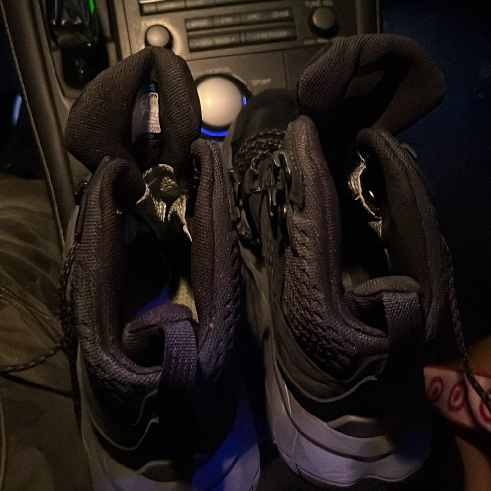 Up for sell is a brand new pair of women’s Hoka one one size 5B